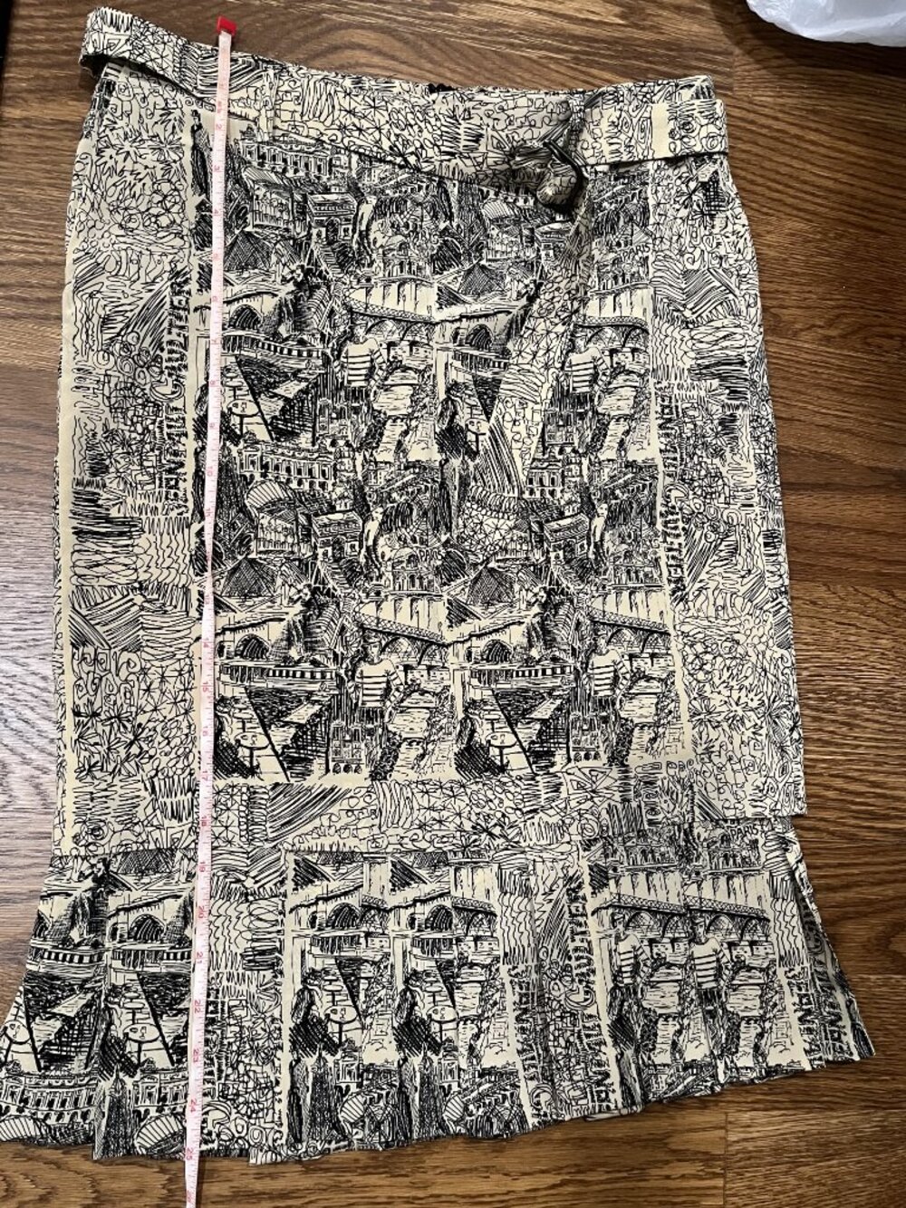 EUC JEAN PAUL GAULTIER FEMME Beige & Black Pencil Silk Skirt, Paris print, Sz 6 - Picture 10 of 16